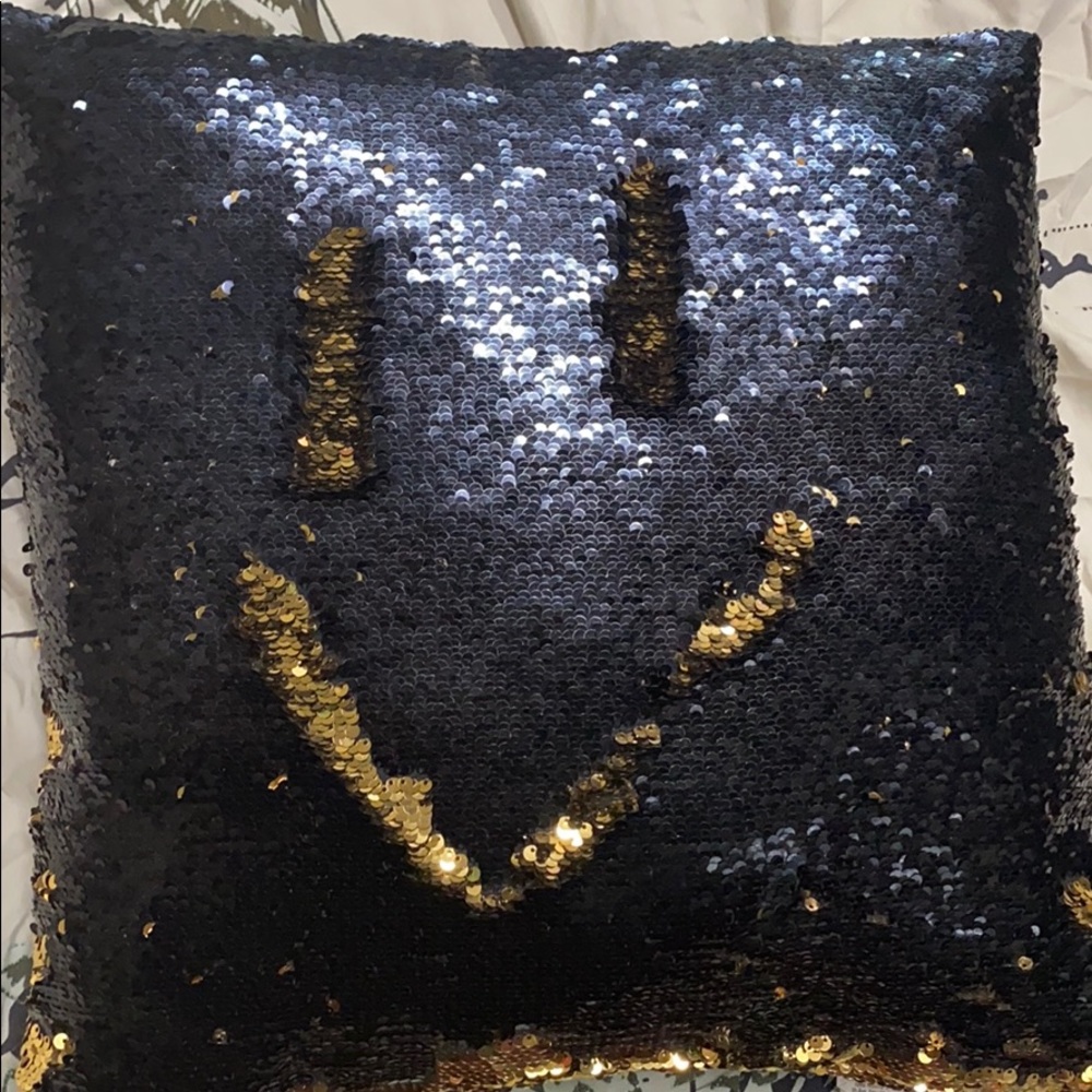 Pillow - Picture 2 of 3